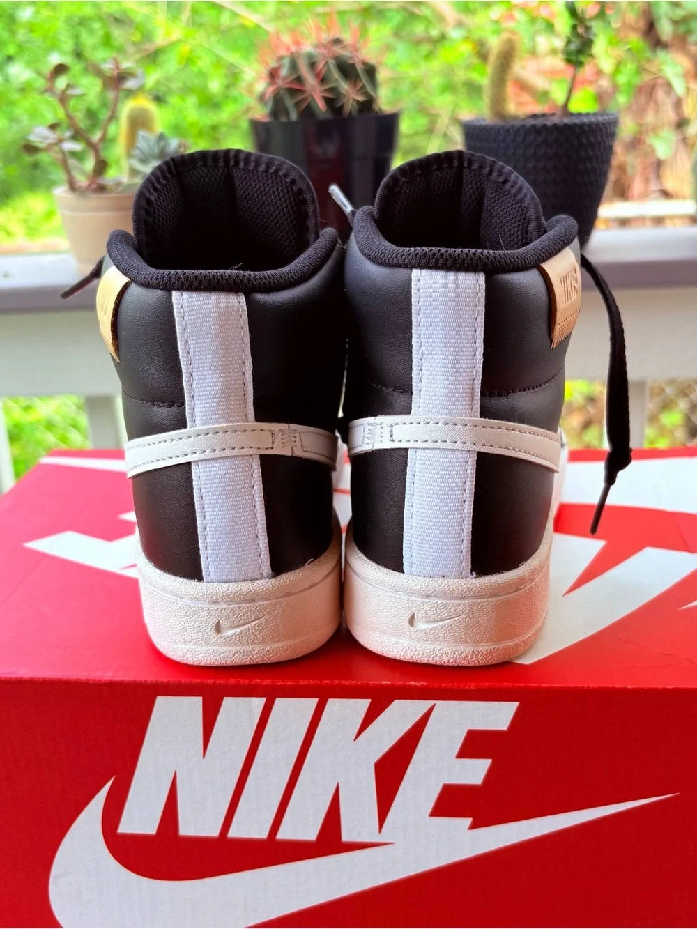 Nike Court Royale 2 Mid Women’s 6
